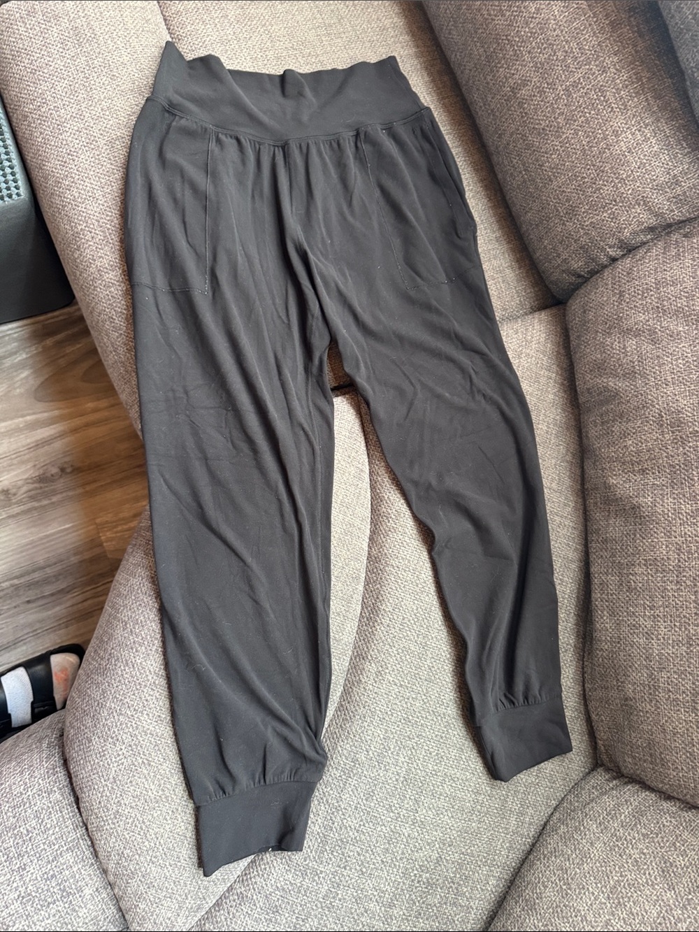 Alhleta Salutation Black Jogger Pants woman’s